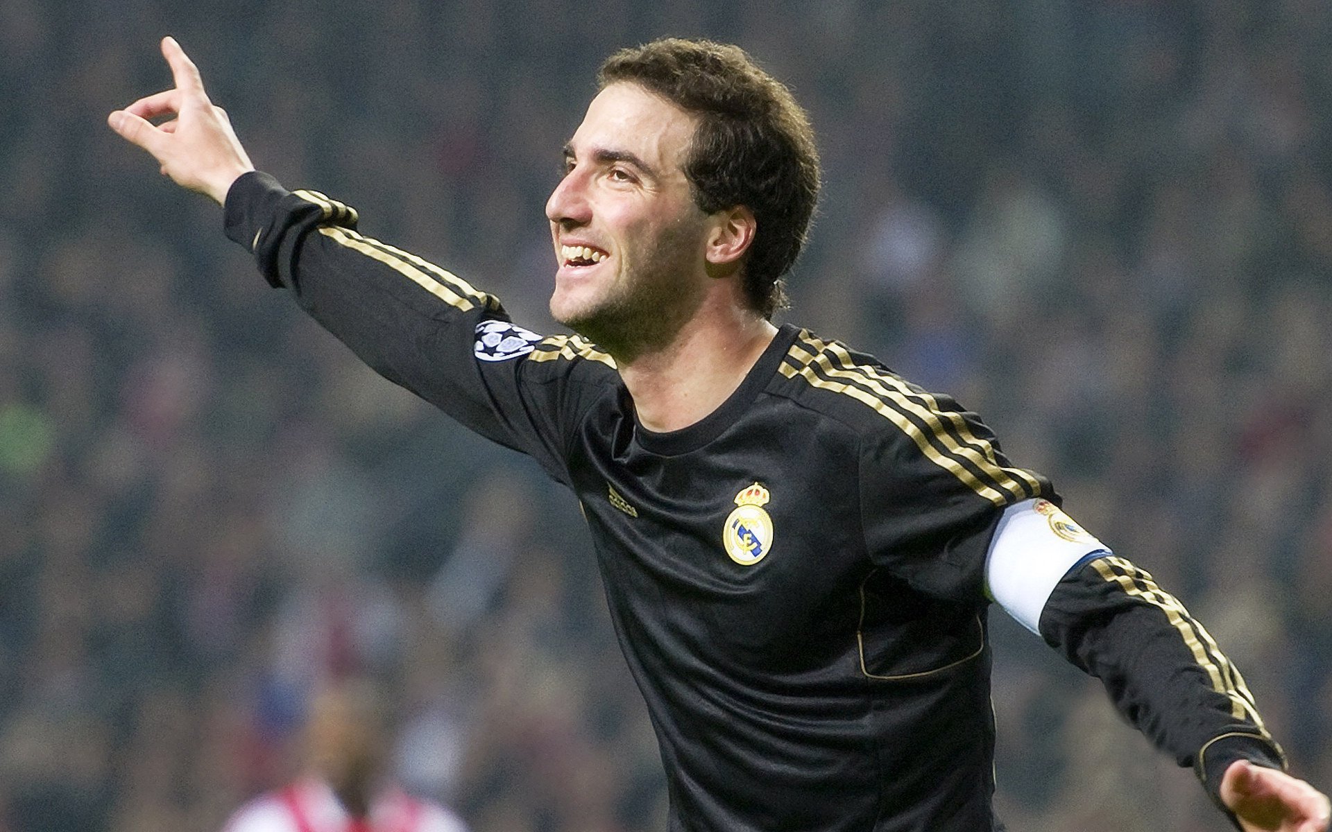 爱游戏官方入口-巴斯托尼爆发，多特蒙德击败利物浦背后的战术革命