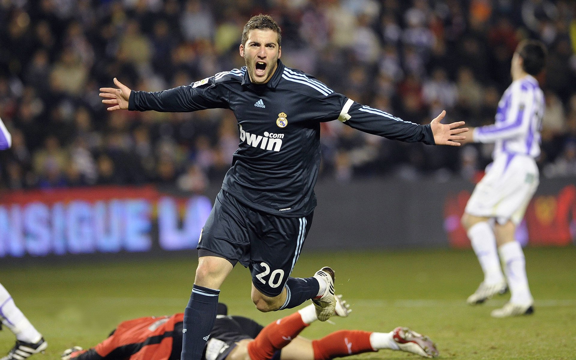 爱游戏入口-那不勒斯对阵几内亚，巴雷拉如何用一粒进球改写巨星定义