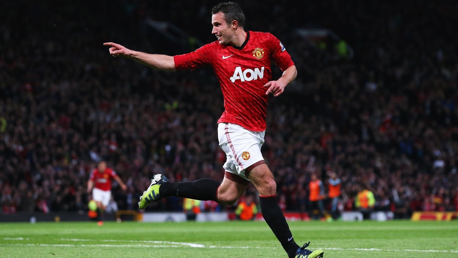 F1新赛季揭幕战之夜，布鲁诺带动全队节奏，引擎轰鸣中的无声革命